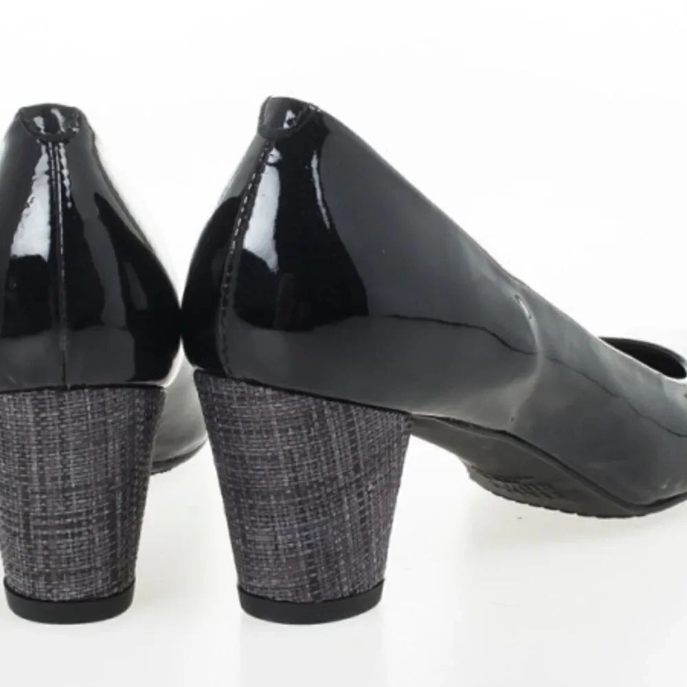 Stuart Weitzman Black Patent Lola Pumps women’s Size 8 M low heels 2.5”